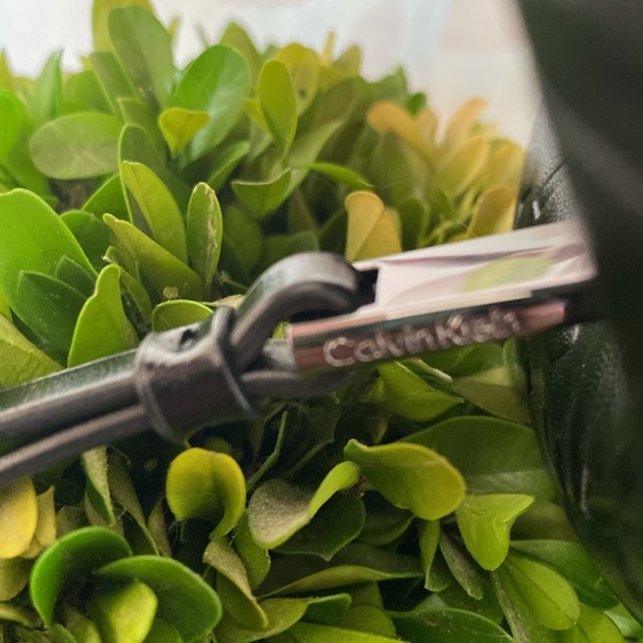 CALVIN KLEIN🖤CLASSIC BLACK🖤LOGO EMBOSSED MEDIUM HOBO SHOULDER BAG 🌟LIKE NEW🌟 - Picture 15 of 16